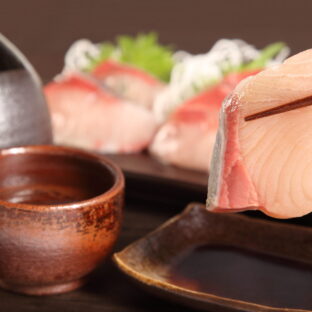 【ブリの調理法】から【旬の食べ方】まで | ブリに合うお酒は?